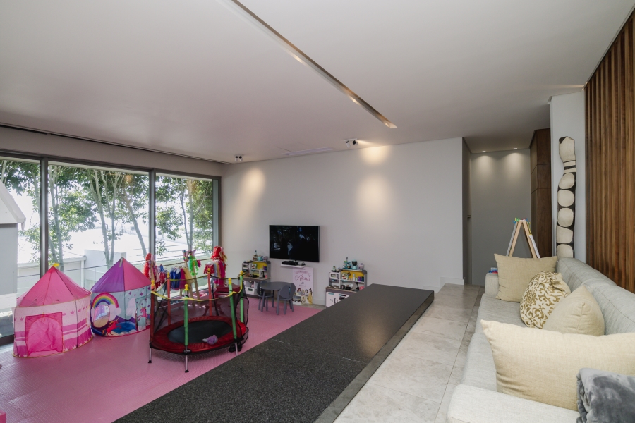 4 Bedroom Property for Sale in Fresnaye Western Cape